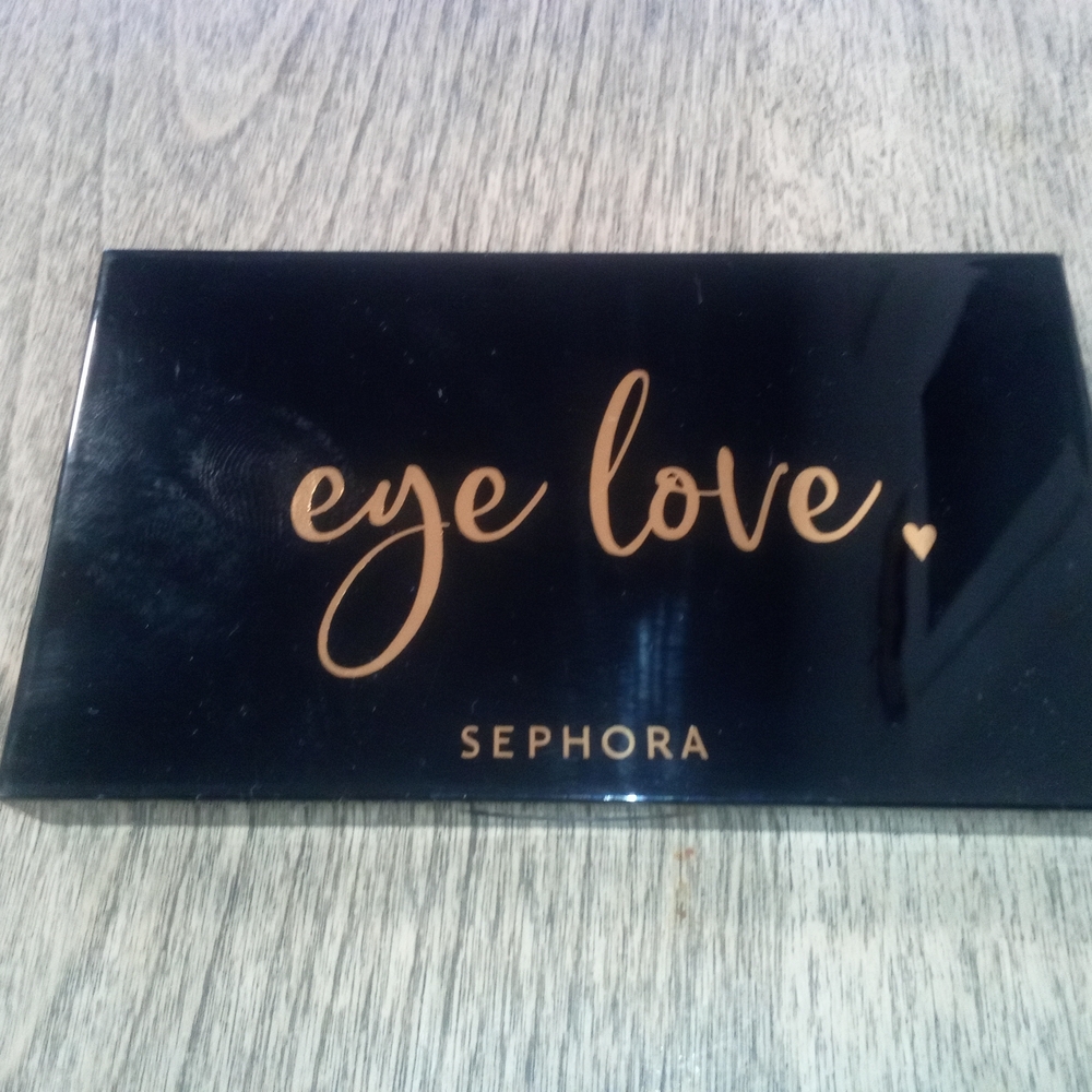 Sephora Eye Love Eyeshadow Palette - Black & Gold Lettering